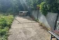 2 bis 3 Familienhaus mit Vollkeller, mit 4 Garagen, Brunnen/Werkstatt - 2 Zufahrten