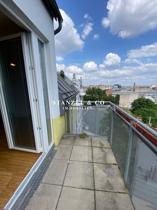 SÜDOSTSEITIGES DACHGESCHOSS MIT SÜDOSTBALKON