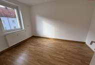 Exklusive Luxus-Singlewohnung in Steyr-Münichholz: frisch saniert, hochwertig ausgestattet, lichtdurchflutete Wohnräume und herrlicher Grünblick – inklusive Abstellraum, der sich ideal als Ankleidezimmer nutzen lässt!