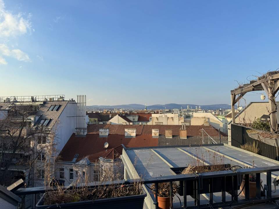 Dachgeschoss - Erstbezug nach Sanierung I Terrasse mit Fernblick I Direkt am Yppenplatz &amp; Brunnenmarkt I U-bahn Nähe