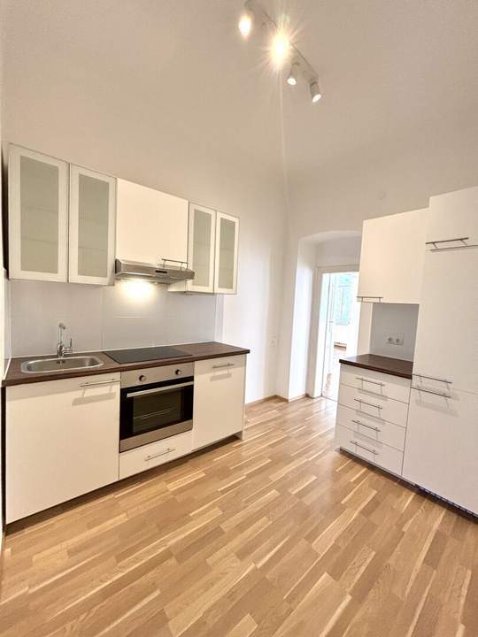 Schöne 3,5 Zimmer Altbauwohnung/Ordination im Nibelungenviertel nahe Schmelz, 1150!