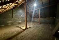 Raum für Visionäre und Bastler: Charmantes Stadthaus mit Potenzial, XXL-Stadl &amp; uneinsehbarem Garten