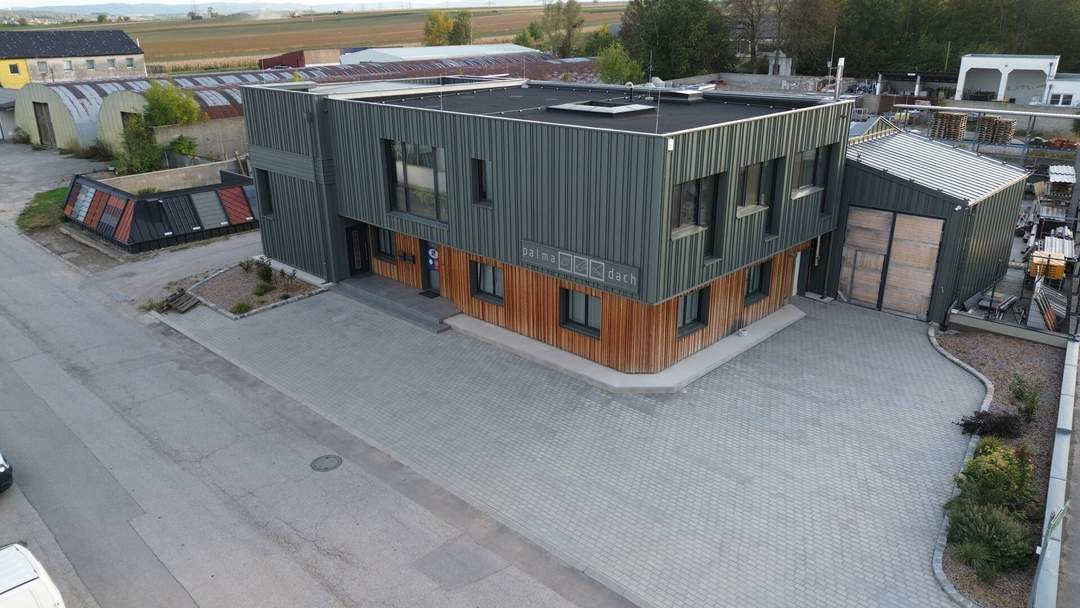 top ausgestattetes Betriebsobjekt mit beheizter Produktionshalle, klimatisierte Büros und Betriebsgelände zu vermieten