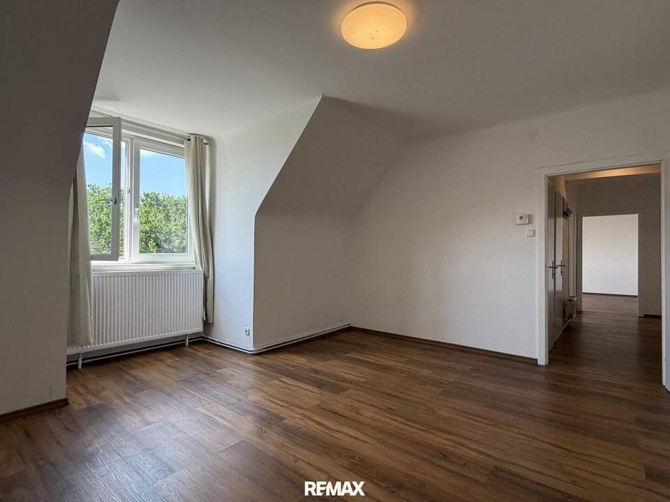 "2-Zimmer Dachgeschosswohnung in ruhiger Lage"