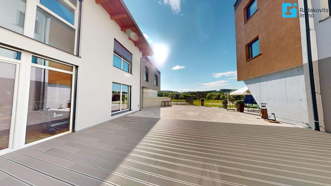 Arbeiten mit Weitblick: Moderne Bürofläche mit Sonnenterrasse in Kemeten