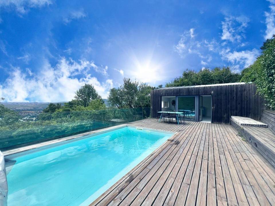 360 TOUR // HIDE AWAY MIT POOL & FERNBLICK