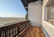 Geräumiges Stockhaus mit angebautem Laubengang und Garagentrakt