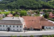 Historischer Vierkanthof mit einem Gastrolokal, Apartments, Mietwohnungen und großem Entwicklungspotential