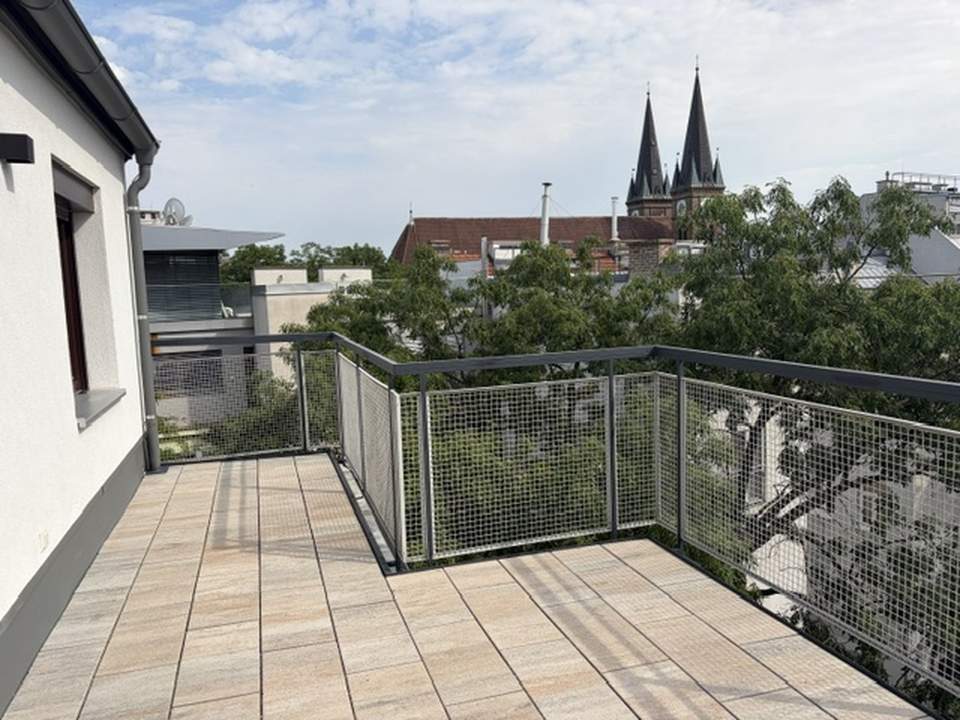 Ruhige 68 Dachwohnung plus 18m² Südterrasse - saniertes Haus