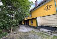 Stark sanierungsbedürftiges Haus