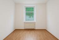 Renditestark investieren: Drei kernsanierte Wohnungen mit Gewerbenutzung in zentraler Lage!