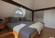 Herrliche Dachgeschosswohnung mit Weitblick! Autoabstellplatz inklusive!