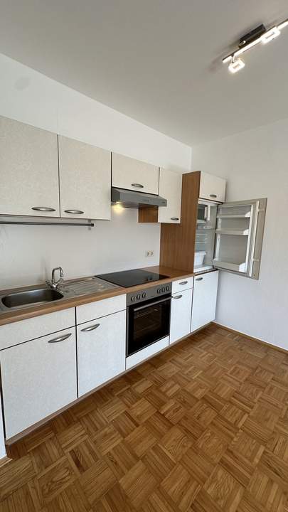 Helle &amp; sehr ruhige 2-Zi.-Wohnung mit Balkon | Parkplatz &amp; großes Kellerabteil inkl. | 680€ warm