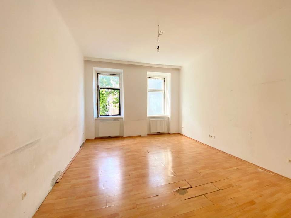 SONNIG und RUHIG! ALTBAU-WOHNUNG zu SANIEREN