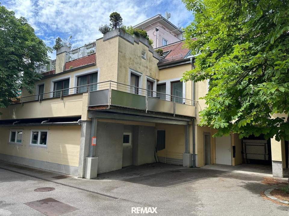 "Großzügige 215 m² Wohnung mit 35 m² Terrasse in Innenhoflage!"