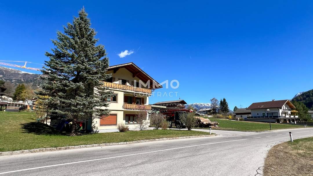 Wohnhaus und vier Bauparzellen