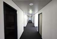 Moderne Bürofläche mit großem Besprechungsraum und Concierge-Service