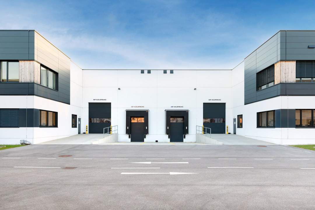 1500 bis 3300 m2 Lagerflächen mit Büro in 1230 Wien, sehr guter Verkehrsanbindung