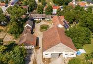 "Großzügiges Grundstück mit Pferdehof und sanierungsbedürftigem Haus – nur Minuten von Wien entfernt"