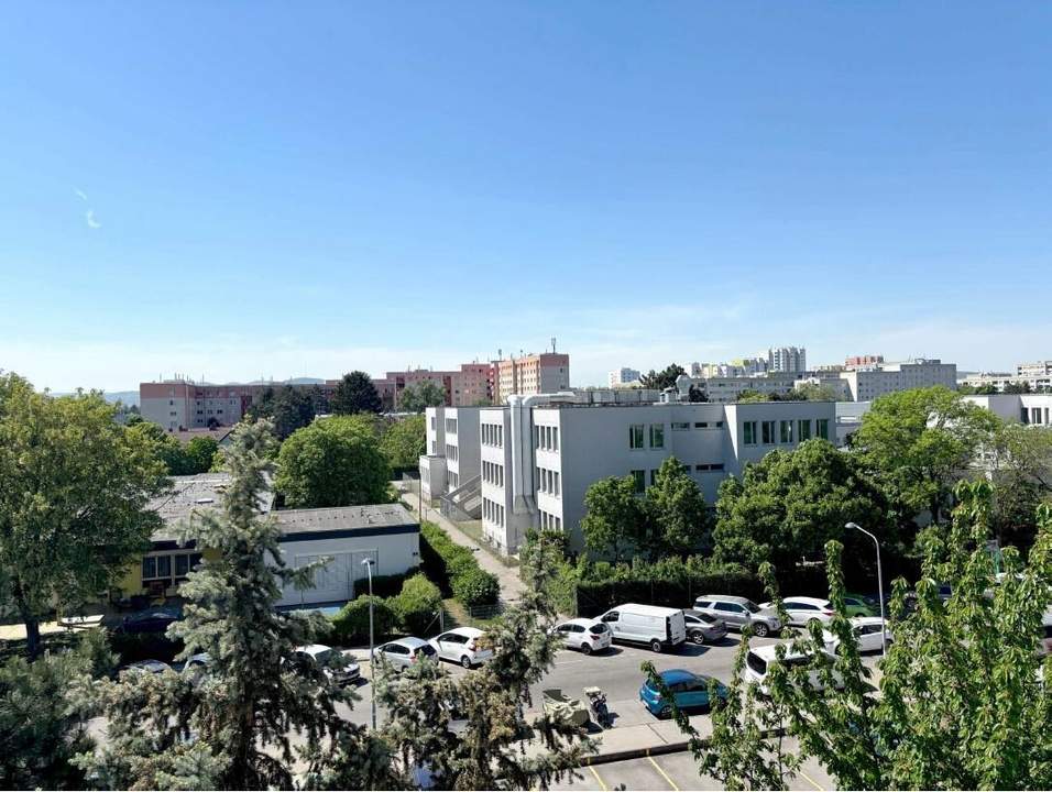 Renovierte zwei Zimmer Wohnung - Loggia - Ausblick