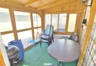 Bad Aussee: Ein,- Zweifamilienhaus mit 2 Balkonen, Terrasse, 3 Garagen, Gartenhütte