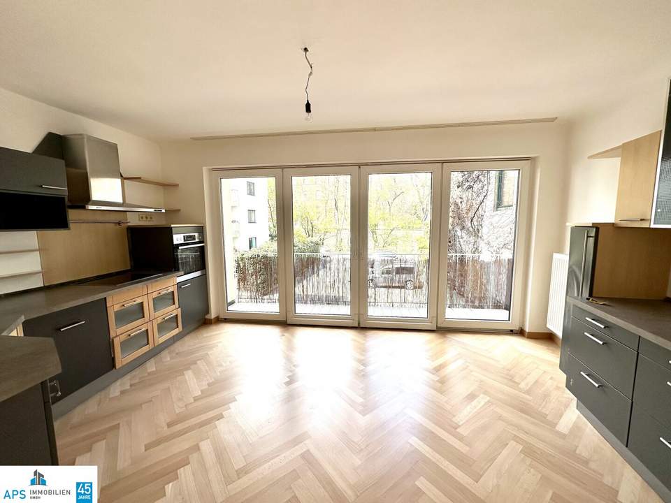 Renovierte lichtdurchflutete 4 Zimmer Wohnung - 2 Loggias - Wohnstraße