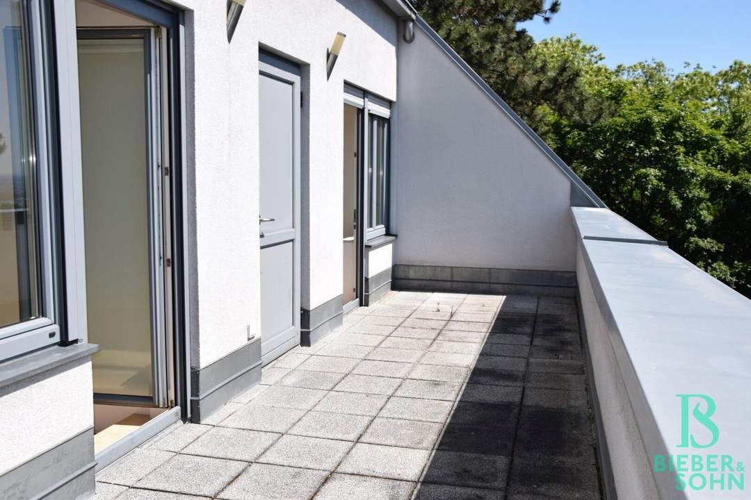 Aussergewöhnliche Dachterrassenwohnung mit Blick über Wien und Eigengarten!