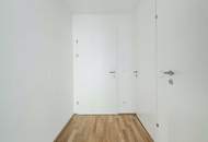 ERSTBEZUG >> bodentiefe Fenster in westseitiger Wohnung mit Loggia >> TOP LAGE