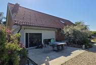 Tolles Landhaus mit angebautem Nebengebäude und Garten in sehr ruhiger und ebener Sonnenlage an einer Sackgasse