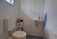 ZWEI WOHNHÄUSER - TRAUMHAFTER BUNGALOW UND KLEINES SOMMERHAUS SAMT PARKÄHNLICHEM GARTEN MIT HERRLICHEM ALTBAUMBESTAND