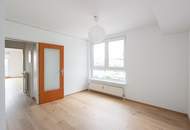 Helle und moderne 2-Zimmer Wohnung mit großer Loggia und Fernblick!