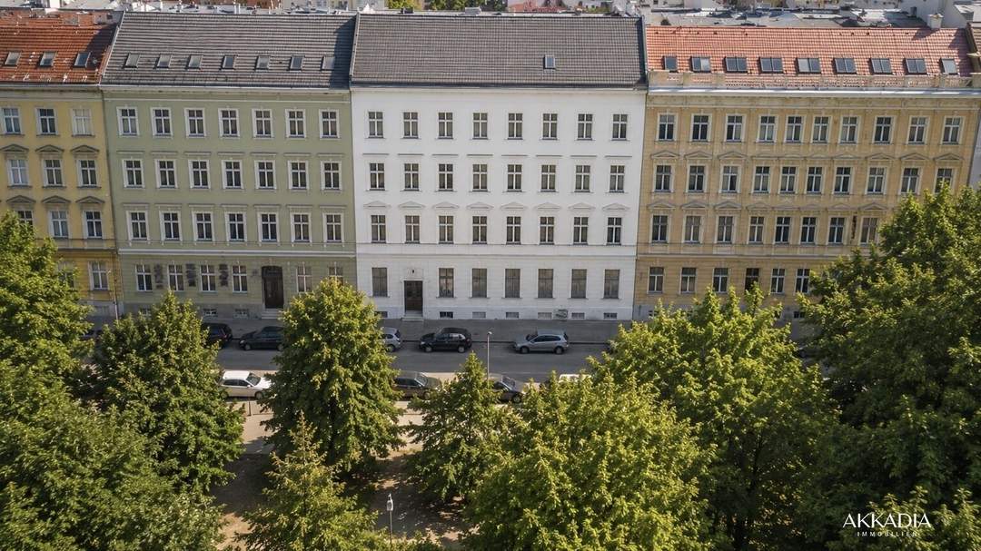 Erstbezug mit Balkon direkt am Park