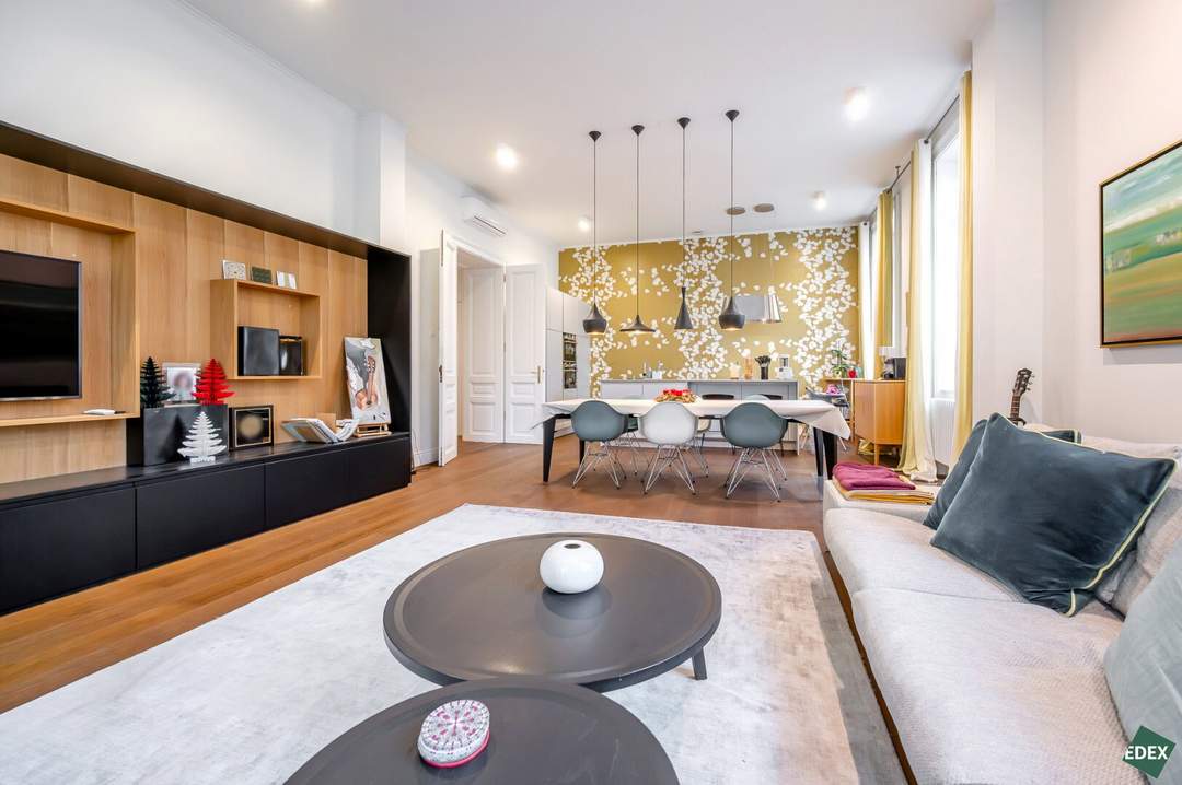 Stilvolle Altbauwohnung mit Siematic-Küche & hofseitigem Balkon