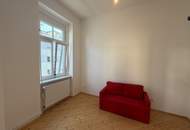 Helle Altbauwohnung mit hohen Räumen – frisch renoviert &amp; sofort beziehbar
