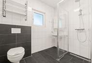 Wohnhaus mit Nebengebäude in zentraler Lage