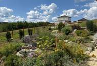 *neuwertiger* BUNGALOW mit einzigartiger Steingartengestaltung und Naturteich in Ruhelage