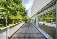 Wunderschöne 4 - Zimmer Wohnung mit Terrasse und 2 Balkonen