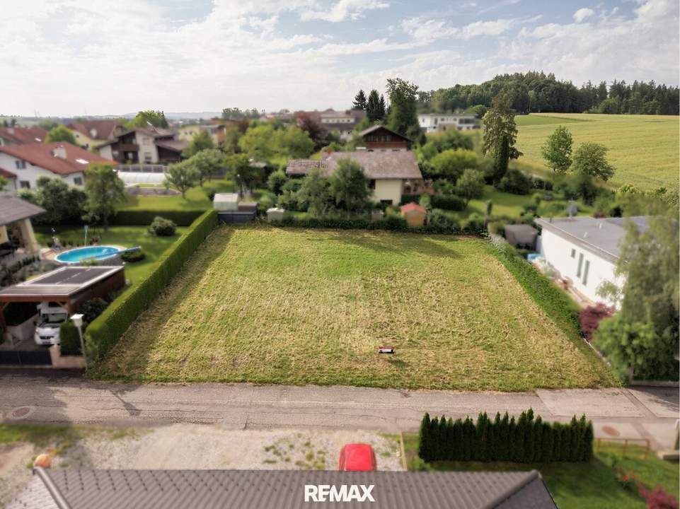 Sonniges Traumgrundstück – bereits voll aufgeschlossen