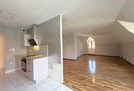 TOP PREIS-LEISTUNG! Geräumige Maisonette. 4 ZIMMER, 2 BÄDER, BALKON. FERNWÄRME!