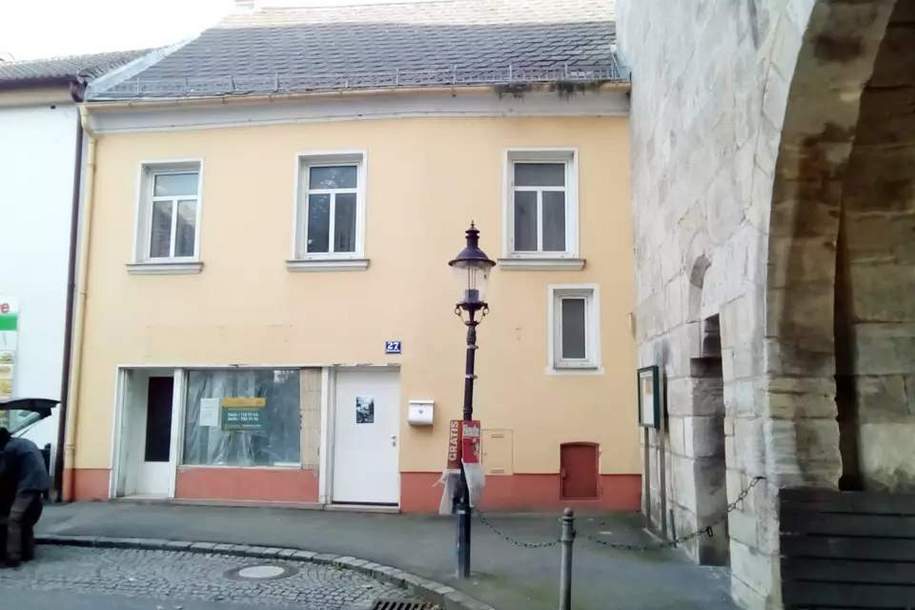 Direkt an der Stadtmauer gelegenes Stadthaus mit Geschäftslokal, sanierungsbedürftig, Gewerbeobjekt-kauf, 297.000,€, 2410 Bruck an der Leitha