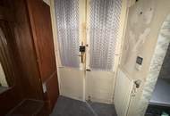 Wohnung mit Potential: Sanierungsbedürftige 2-Zimmer Wohnung nahe Augarten