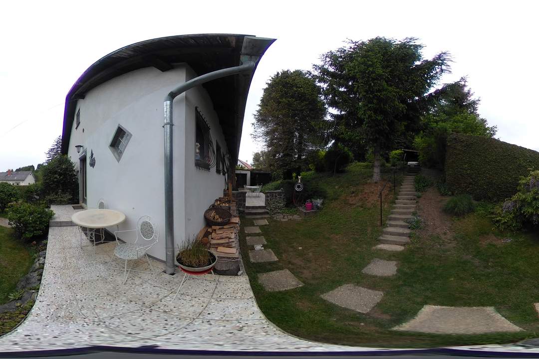 Einfamilienhaus mit parkähnlichem, großen Grundstück