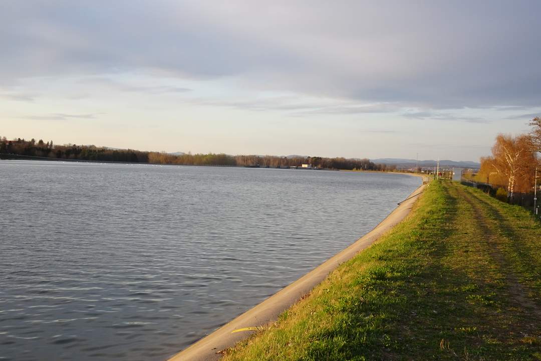 Wohnhaus mit viel Platz und Gastronomie im Grünen am Enns-Stausee