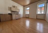 Anleger aufgepasst! Kompakte Altbauwohnung in ruhiger Seitenstraße mit hervorragender Infrastruktur