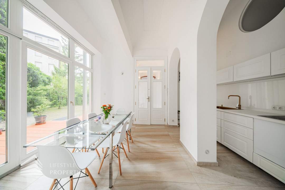 Luxuriöse Gartenwohnung in Stilaltbau – Grünes Refugium im Herzen von 1080 Wien