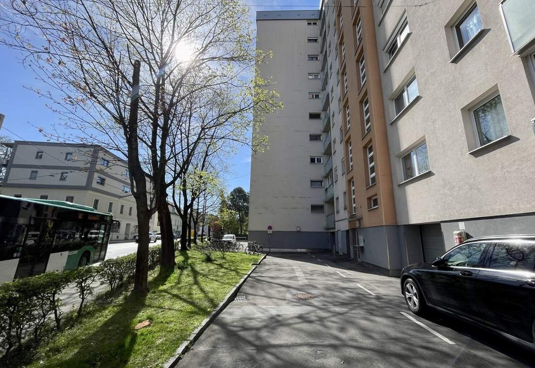 Gepflegte 2,5 Zimmer Wohnung mit Loggia in der Plüddemanngasse - verfügbar ab JULI 25!