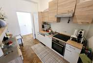 Die Gelegenheit! Entzückende Altbauwohnung mit hofseitiger Terrasse bzw. Garten + Saniertes Altbauhaus mit großem Innenhof + Beste Infrastrukur und Anbindung! Jetzt zugreifen!