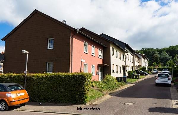 Gepflegtes Zweifamilienhaus mit Schwimmteich und exklusivem Wellnessbereich