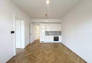 Erstbezug nach Sanierung - Moderne 2 Zimmer Wohnung im Altbau