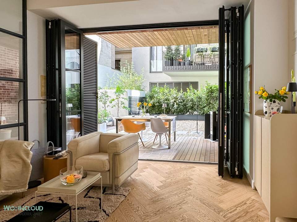 EXKLUSIVES TOWNHOUSE: INSIDE OUT - OUTSIDE IN